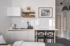 Elegant Studio with airconditioner and elevator, 9 min walk to Old town
